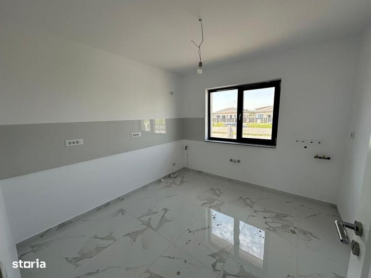 Casă cu 4 camere cu Teren 400 Mp în Clinceni