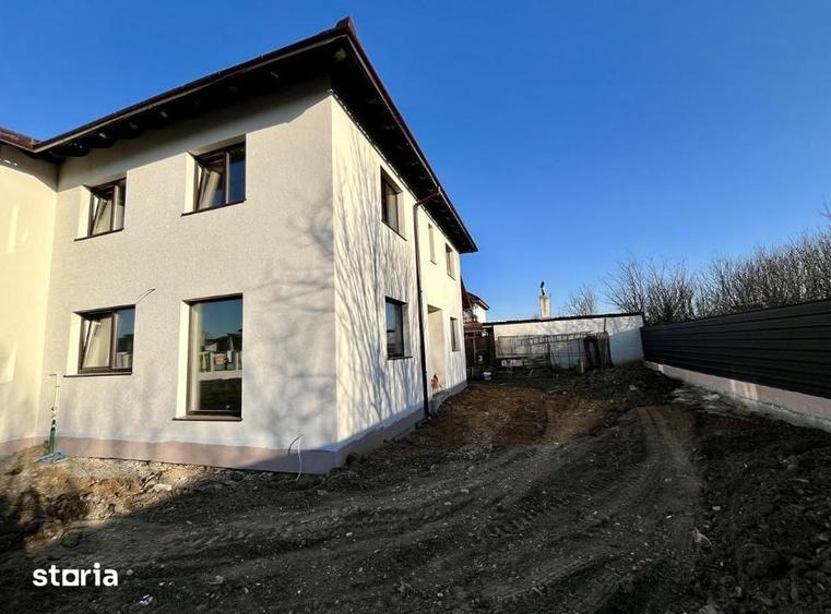 Casă cu 4 camere cu Teren 390 Mp în Șura Mare