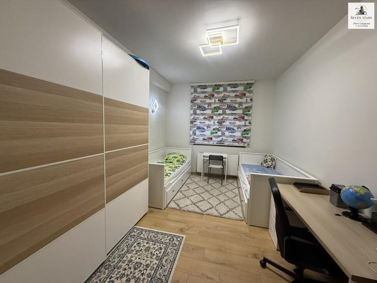 Apartament cu 10 camere, mobilat în Central
