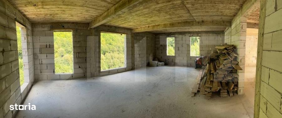 Casă cu 6 camere decomandat cu Teren 1000 Mp în Central