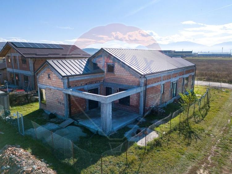 Duplex cu 6 camere cu Teren 500 Mp în Bod