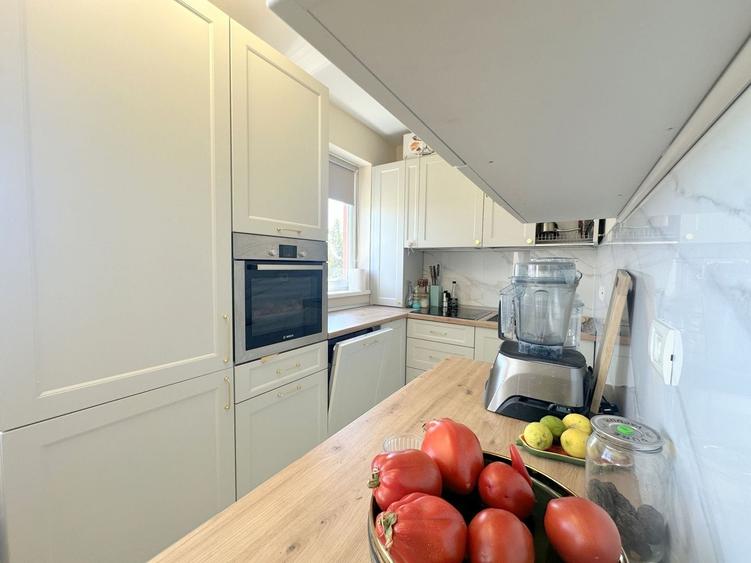 Apartament cu 3 camere decomandat, mobilat în Soarelui