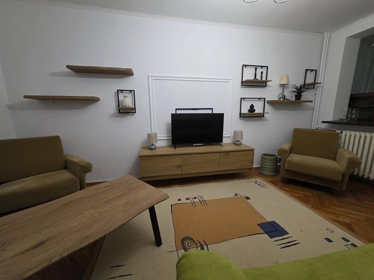 Apartament cu 2 camere semidecomandat în Teiul Doamnei