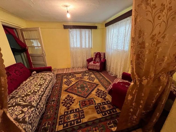 Casă cu 4 camere în Popești (Brazi)