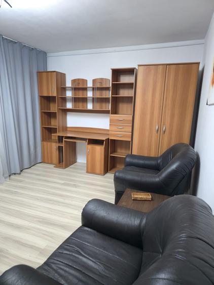 Apartament cu 3 camere decomandat în Dristor