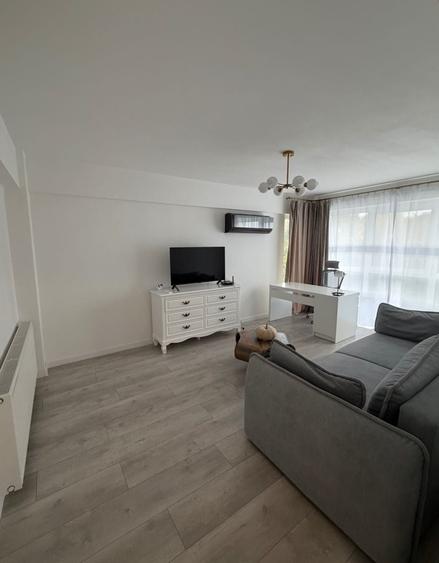 Apartament cu 3 camere decomandat în Medicină