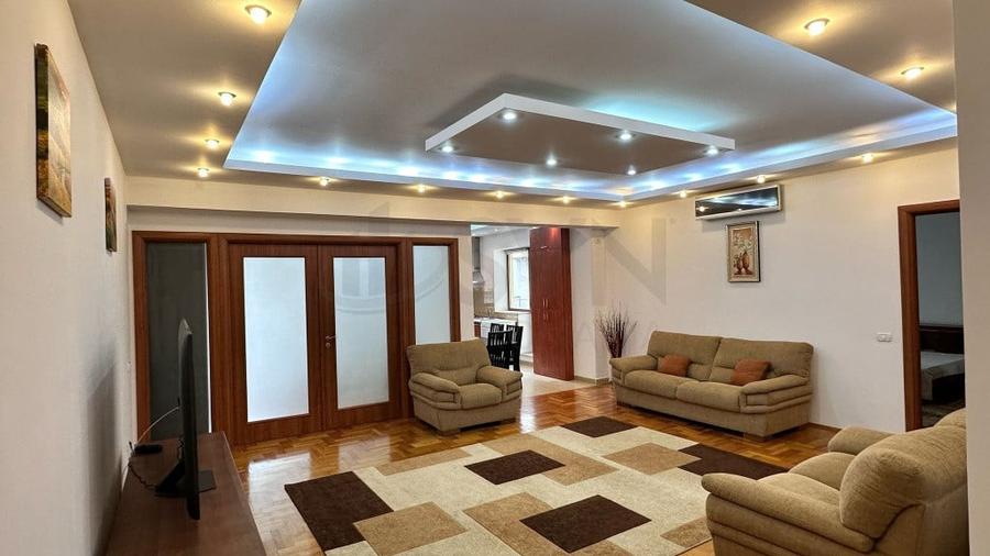 Apartament cu 3 camere semidecomandat în Nordului