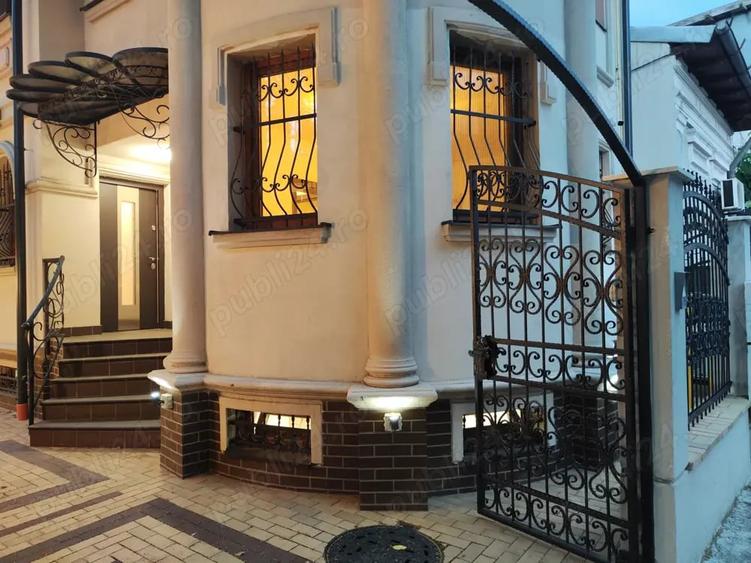 Casă cu 6 camere cu Teren 230 Mp în Titulescu