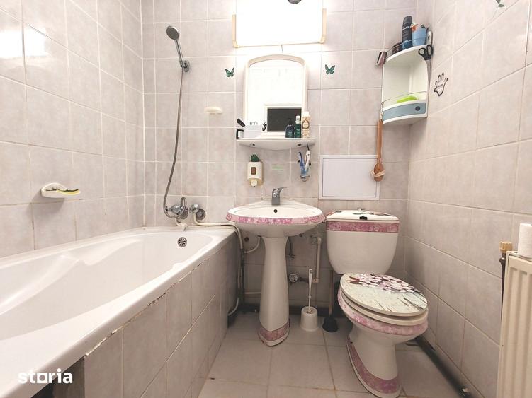 Apartament cu 3 camere semidecomandat în Negru Vodă