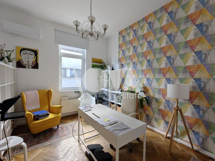 Apartament cu 11 camere decomandat în P-ța Sfinții Voievozi