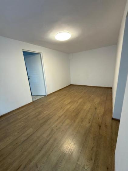 Casă cu 3 camere cu Teren 300 Mp în Delfinariu