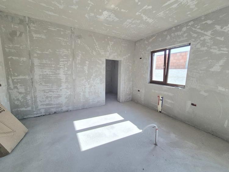 Casă cu 4 camere cu Teren 430 Mp în Vladimirescu