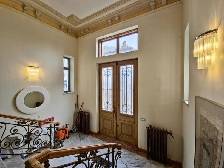 Casă cu 16 camere cu Teren 685 Mp în Rosetti