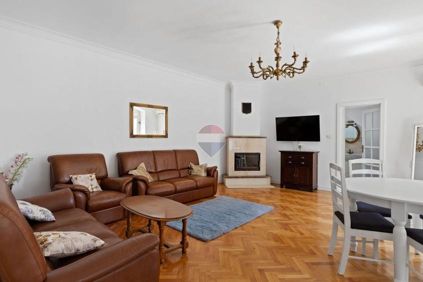 Apartament cu 3 camere, mobilat în Central