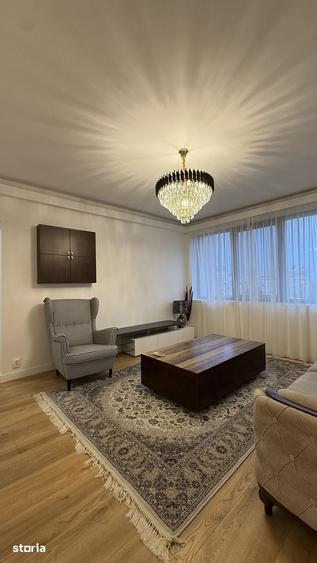 Apartament cu 3 camere semidecomandat în Centrul Civic