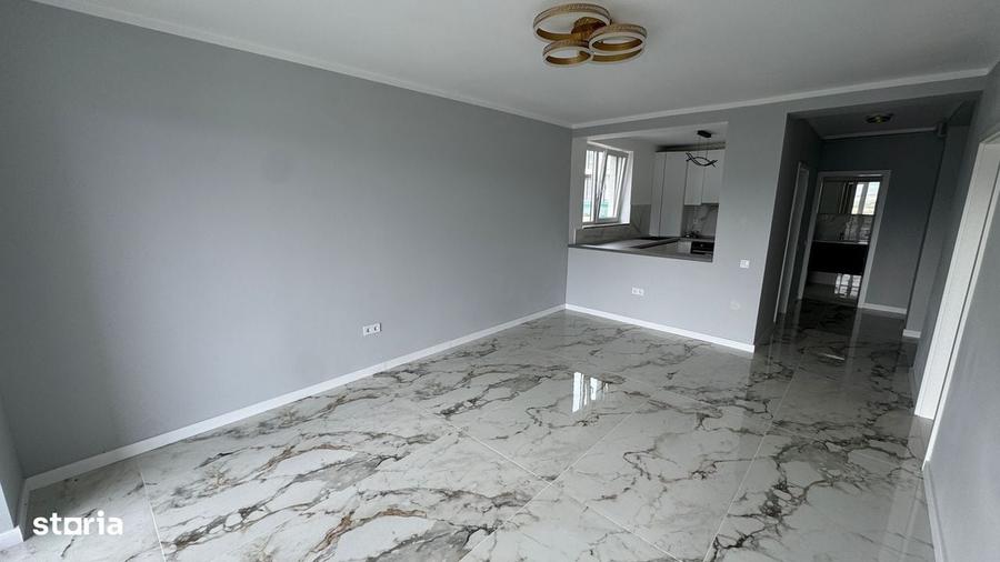 Apartament cu 3 camere decomandat în Cristian
