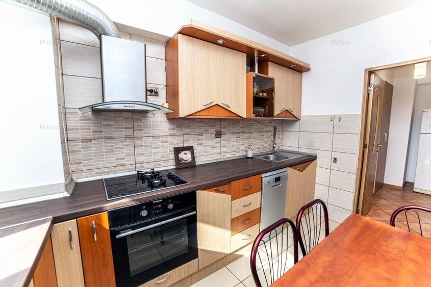 Apartament cu 3 camere decomandat în Berceni
