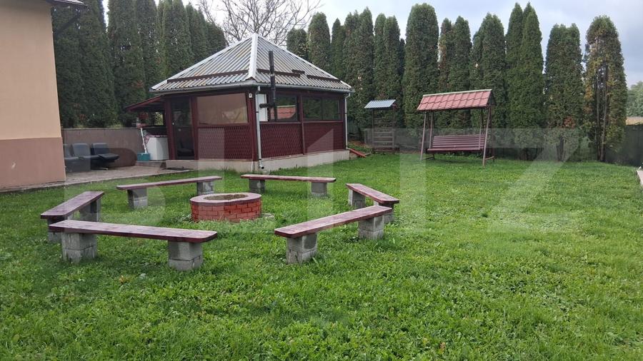 Casă individuală cu 7 camere cu Piscina în Cornești