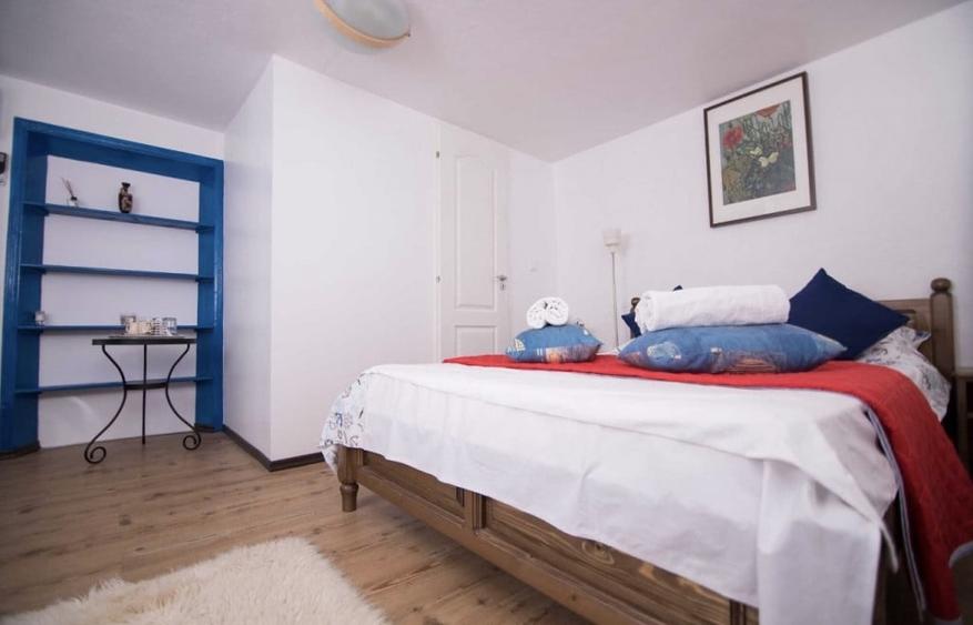 Casă cu 5 camere cu Teren 1424 Mp în Jurilovca