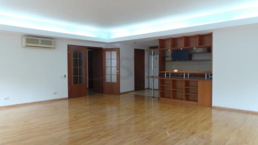 Apartament cu 4 camere decomandat în Aviatorilor