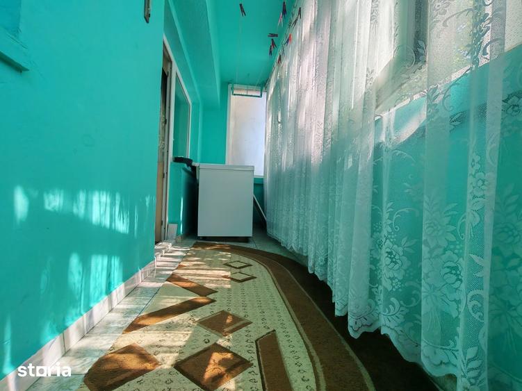 Apartament cu 4 camere decomandat în CET