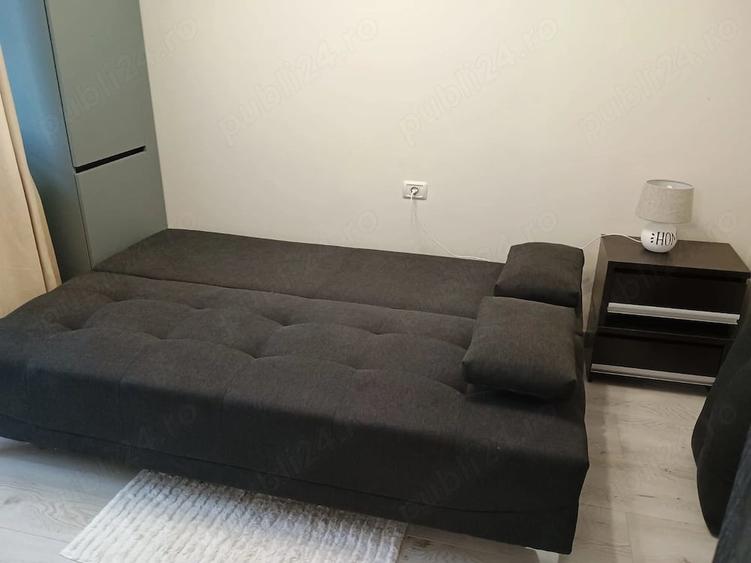Apartament cu 3 camere decomandat în Tractorul