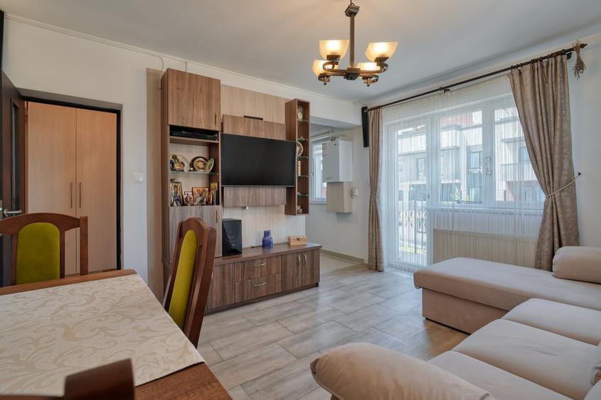 Apartament cu 4 camere decomandat, mobilat în Tractorul