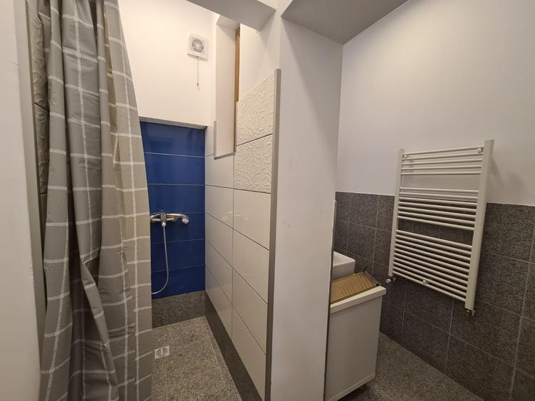 Casă individuală cu 18 camere cu Canalizare în Calea Călărașilor