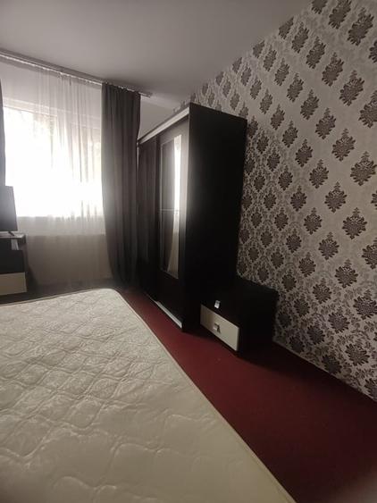 Apartament cu 2 camere semidecomandat, mobilat în Vălenii de Munte