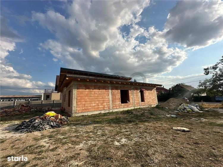 Casă cu 4 camere decomandat în Cihei
