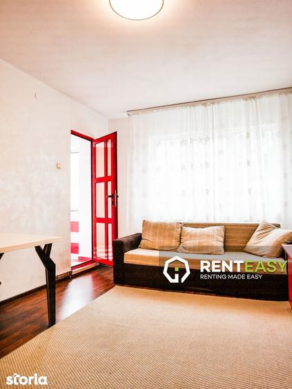 Apartament cu 3 camere semidecomandat în Podu Roș