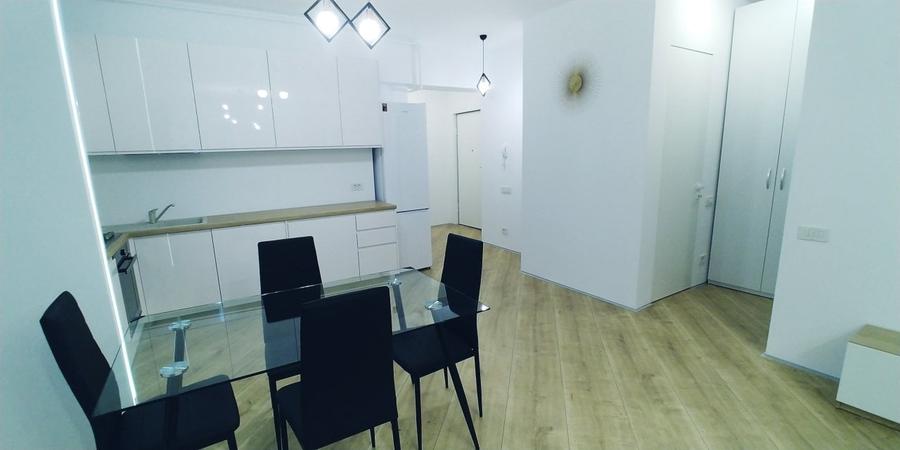 Apartament cu 3 camere semidecomandat în Pipera