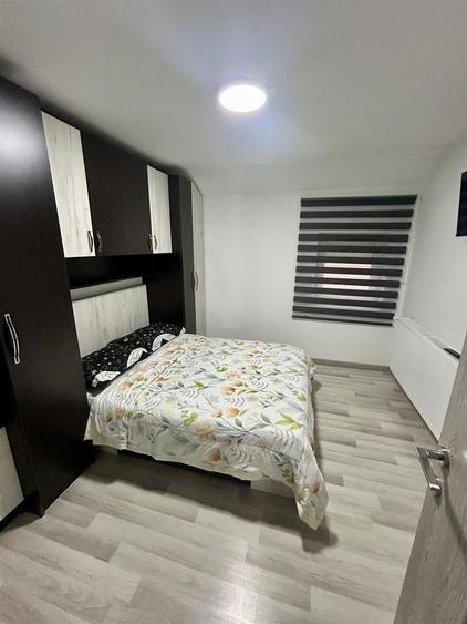 Casă individuală cu 7 camere cu Teren 300 Mp în Rontău