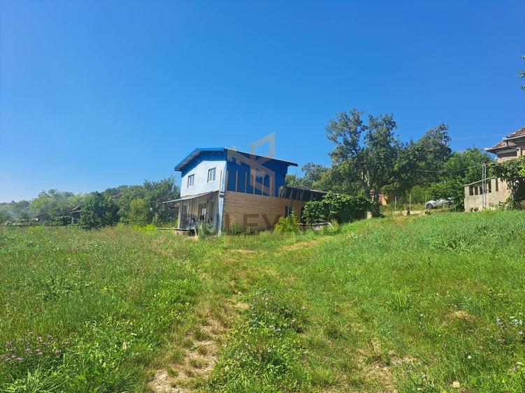 Casă individuală cu 5 camere cu Canalizare în Topa Mică