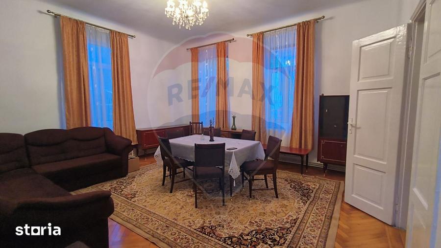 Casă cu 3 camere cu Teren 127.58 Mp în Piața Centrală