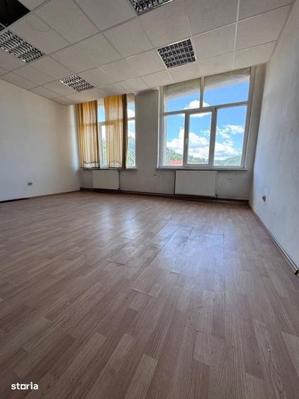Spațiu comercial, de 990 mp, în Central
