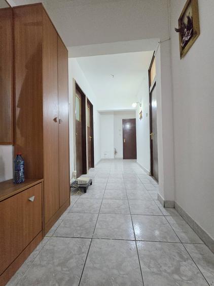 Apartament cu 3 camere decomandat în Dristor