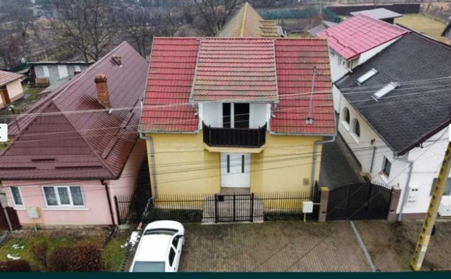 Casă individuală cu 2 camere cu Teren 200 Mp în Cristești