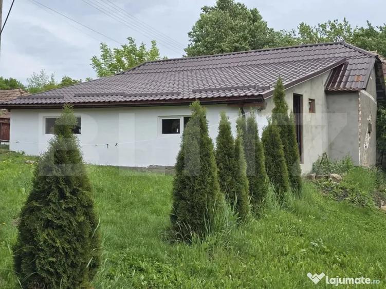 Casă cu 3 camere cu Teren 1400 Mp în Fărăgău