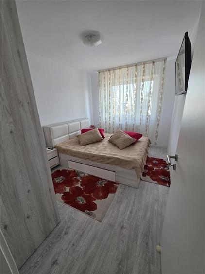 Apartament cu 2 camere decomandat, mobilat în Tractorul