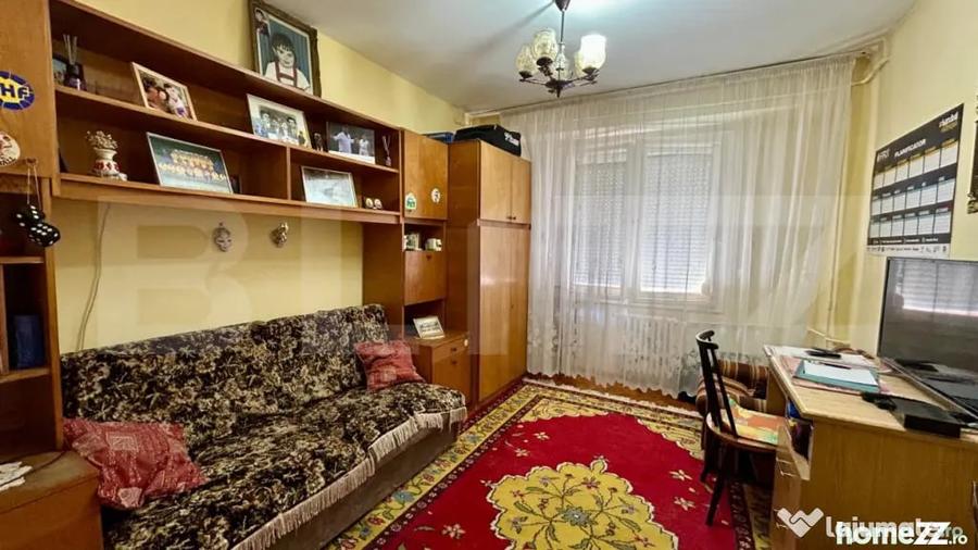 Apartament cu 4 camere decomandat în Dacia
