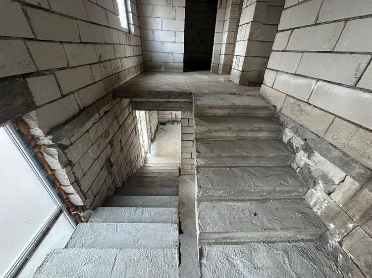 Casă cu 4 camere în Săsar