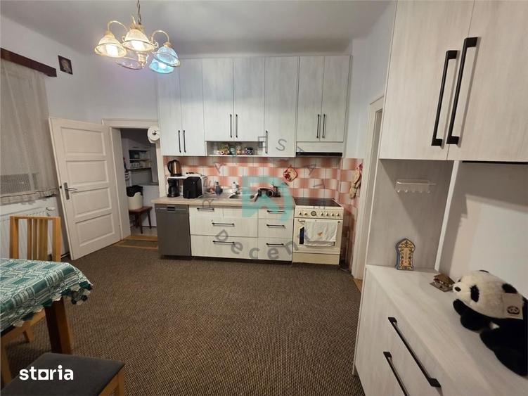 Apartament cu 2 camere decomandat, mobilat în Lupeni