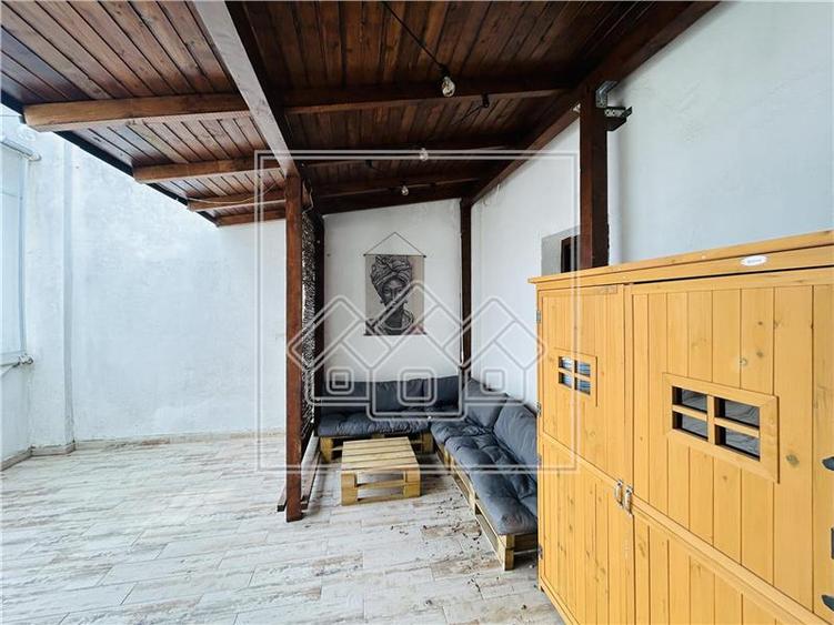 Apartament cu 4 camere nedecomandat în Exterior Sud