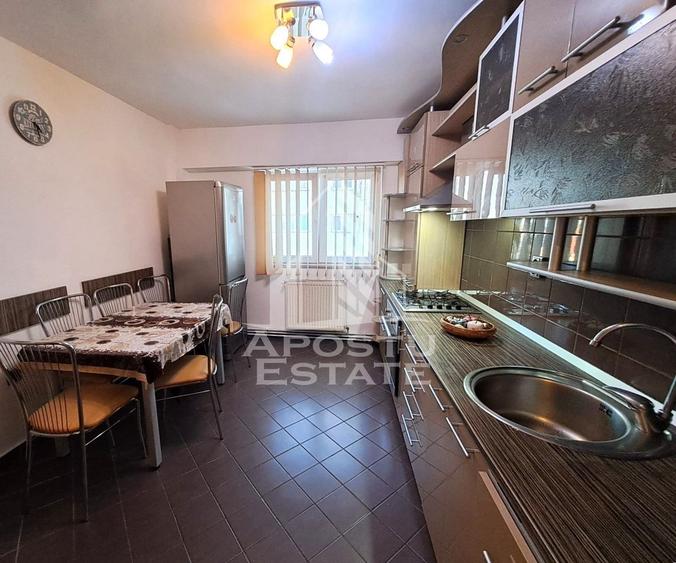 Apartament cu 3 camere decomandat, mobilat în Aradului