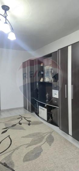 Apartament cu 3 camere semidecomandat în Sud