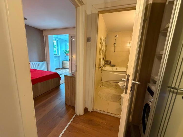 Apartament cu 3 camere semidecomandat în Titan