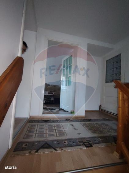 Casă cu 4 camere în Catrinari