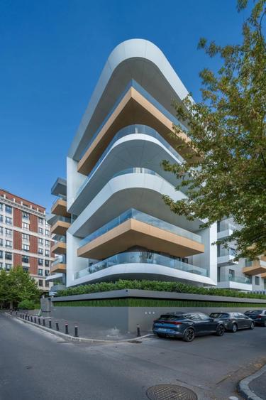 Apartament cu 3 camere decomandat în Floreasca