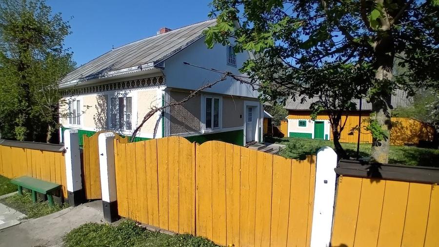 Casă cu 3 camere în Bălcăuți